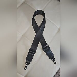 Black Lolë Yoga Shoulder Strap
